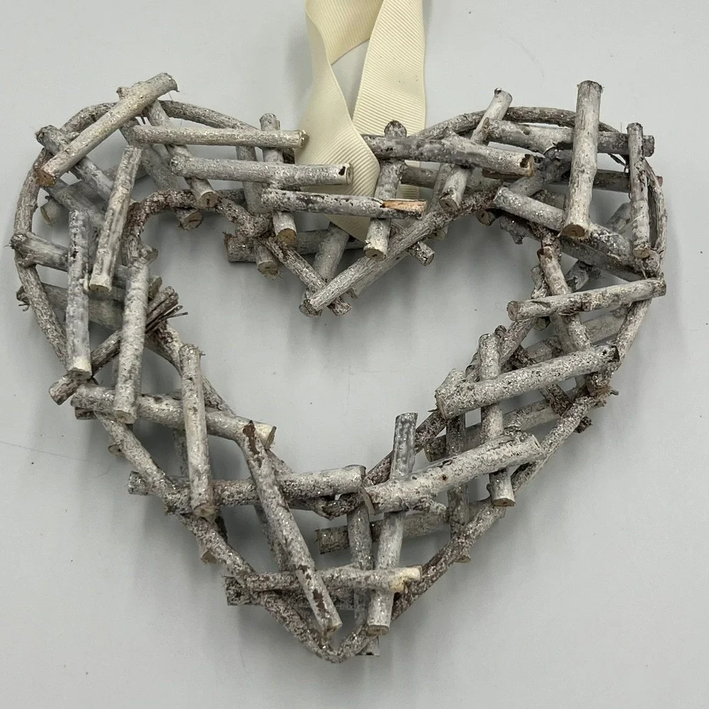 Heart Twig Wreath Home Decor OS Grey NWOT Rustic Glitter Accent
